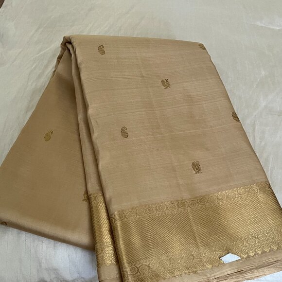 Kanchipuram Pure Silk Saree Beige, golden Zari Border & Rich Pallu | Blouse Inc - Picture 10 of 13
